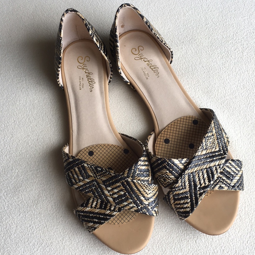 Seychelles flat sandals size 7.5